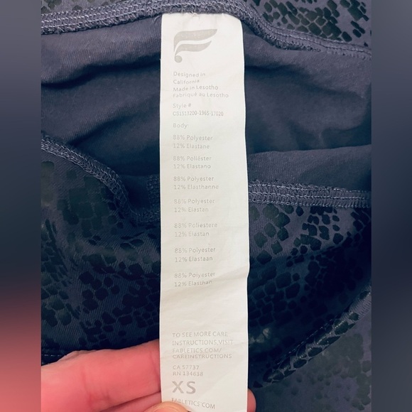 FABILETICS Power Hold Snake Skin Cropped / Capri Legging - Picture 7 of 13